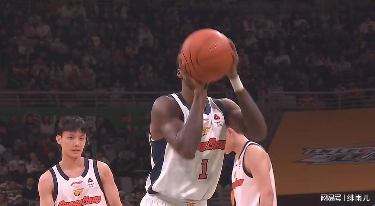 开云下载-取代杜锋？CBA最强主教练示好广东队，朱芳雨敲定“换帅”人选